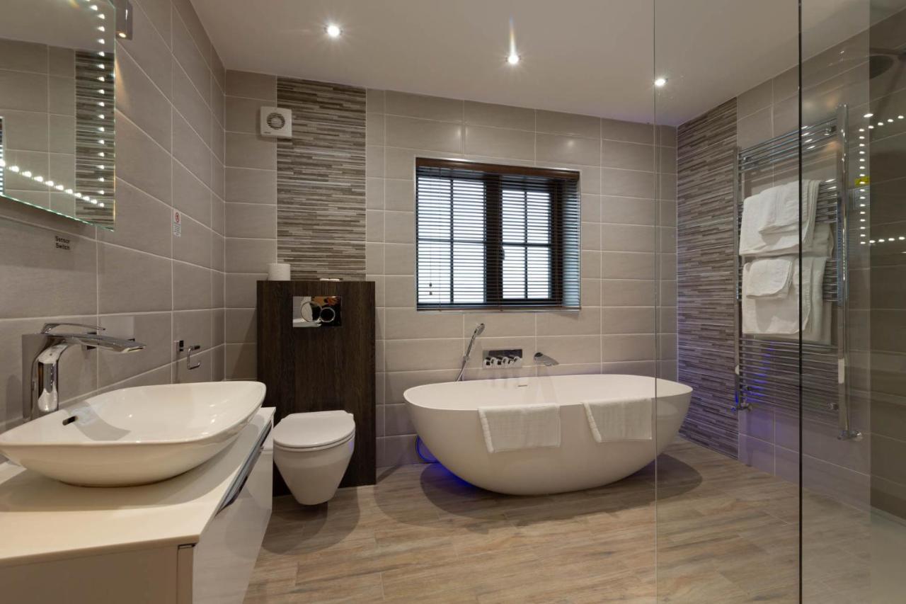 The White Swan 4* Scotter